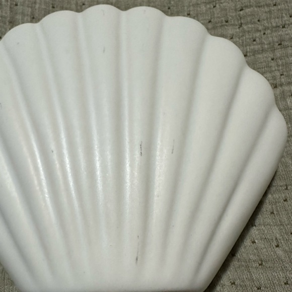 White Shell Vase - Picture 2 of 5